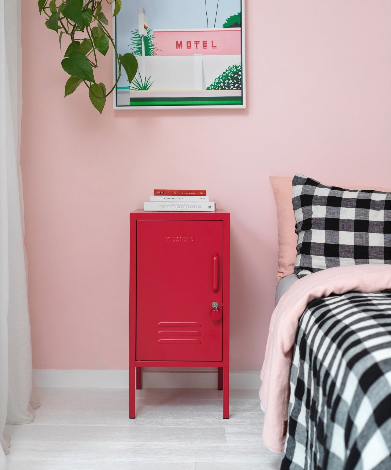 The Shorty in Poppy to the Left